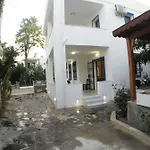 The Hello מלון 3*